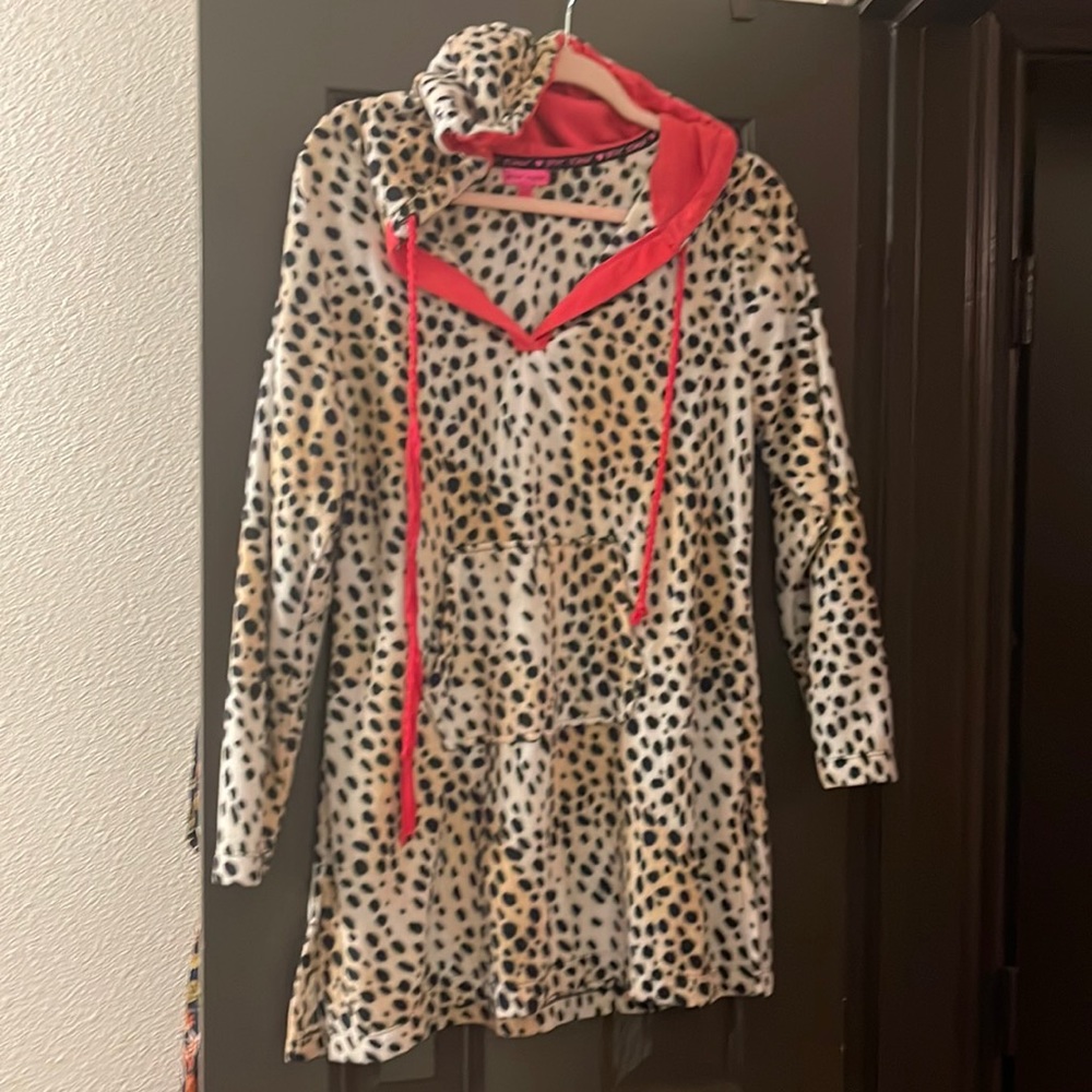 Betsey Johnson size medium cheetah print long hoodie with pockets